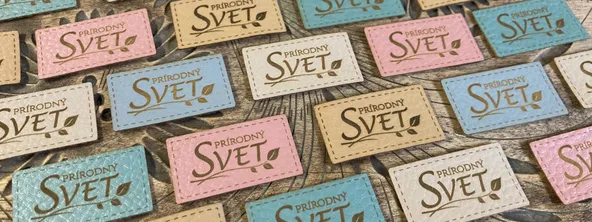 Různé barvy koženky Oeko-Text IV. s vlastním logem. Štítky na oblečení z koženky